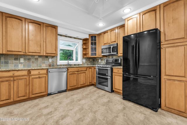 94 Leedsville Drive, Lincroft, NJ 07738