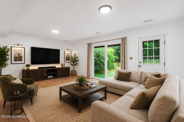 94 Leedsville Drive, Lincroft, NJ 07738