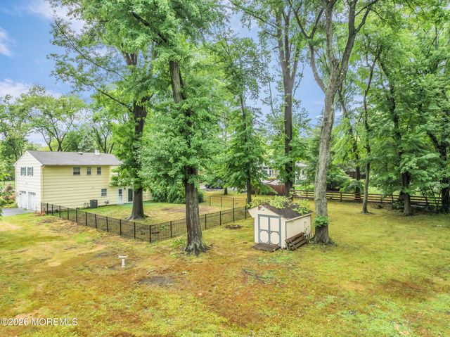 94 Leedsville Drive, Lincroft, NJ 07738