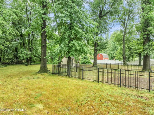 94 Leedsville Drive, Lincroft, NJ 07738