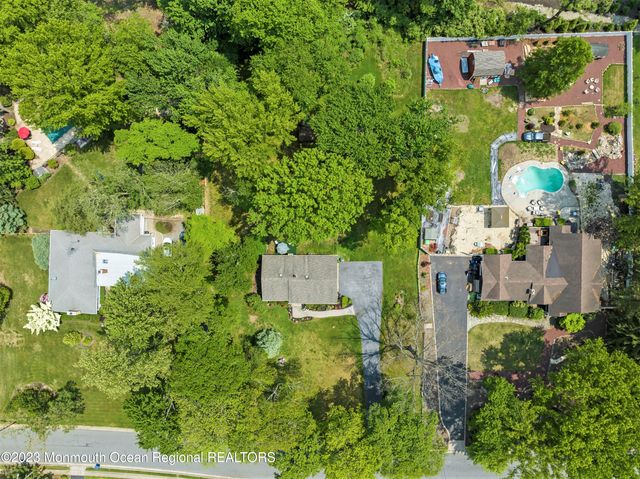 94 Leedsville Drive, Lincroft, NJ 07738