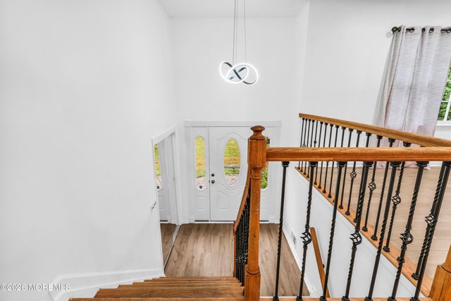94 Leedsville Drive, Lincroft, NJ 07738