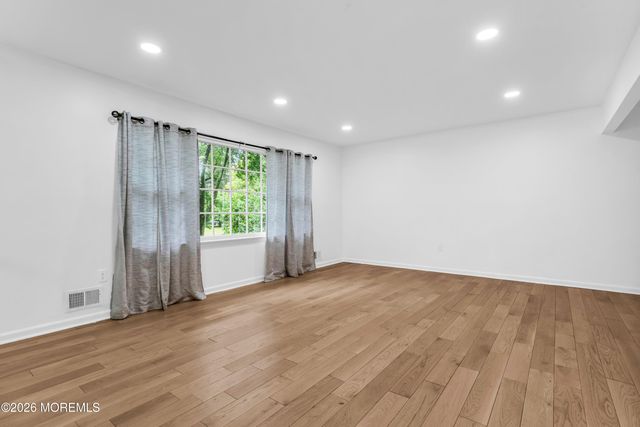 94 Leedsville Drive, Lincroft, NJ 07738