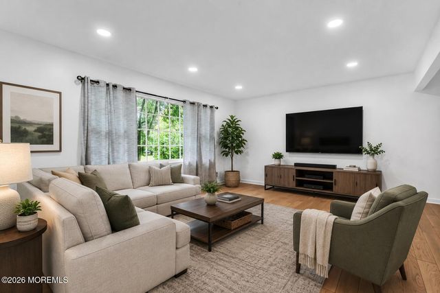 94 Leedsville Drive, Lincroft, NJ 07738