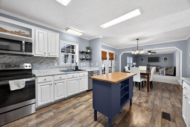 813 Motley Road, Hopkins, SC 29061