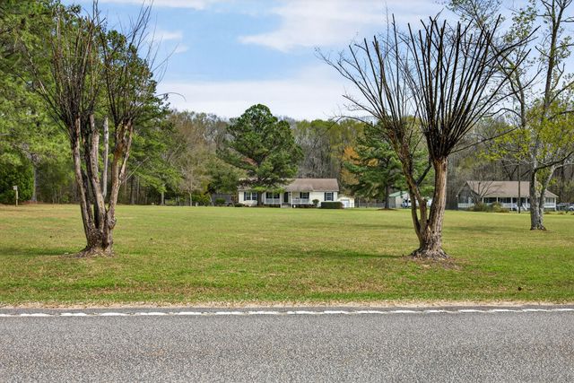 813 Motley Road, Hopkins, SC 29061