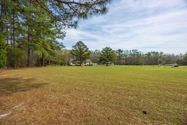 813 Motley Road, Hopkins, SC 29061