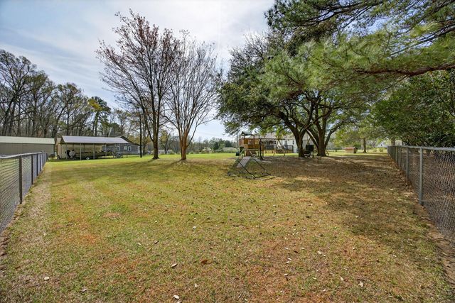 813 Motley Road, Hopkins, SC 29061