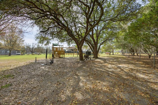 813 Motley Road, Hopkins, SC 29061