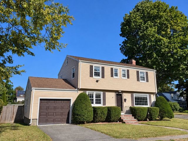 15 Puritan Rd, Beverly, MA 01915