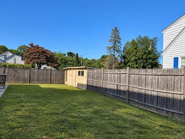 15 Puritan Rd, Beverly, MA 01915