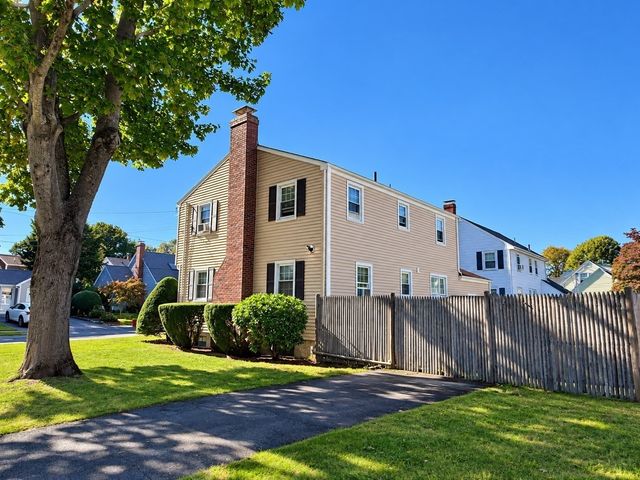 15 Puritan Rd, Beverly, MA 01915