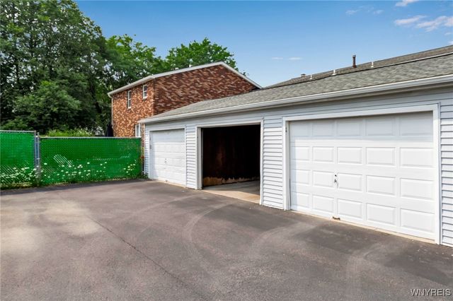 77 Sundridge Drive, Amherst, NY 14228