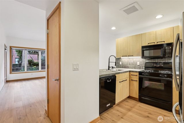 300 W 8th Street #209, Vancouver, WA 98660