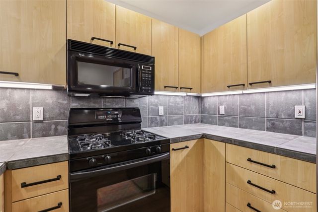 300 W 8th Street #209, Vancouver, WA 98660