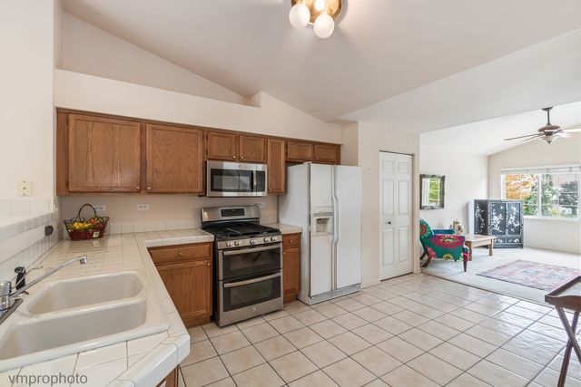 156 Sierra Pass Drive 4, Schaumburg, IL 60194