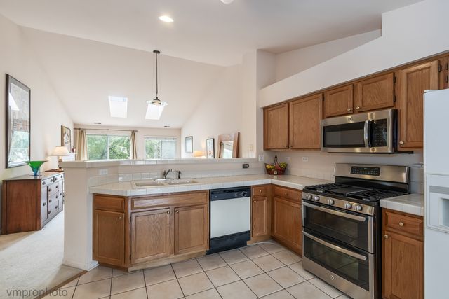 156 Sierra Pass Drive 4, Schaumburg, IL 60194