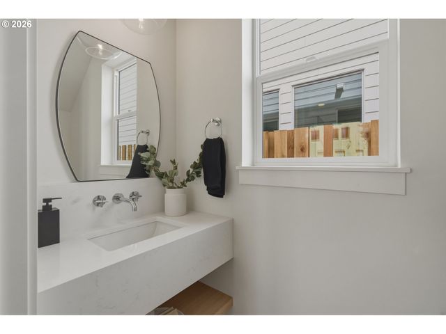 2833 Ne 62nd Ave, Portland, OR 97213