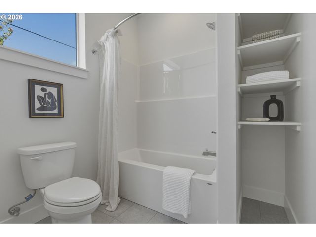 2833 Ne 62nd Ave, Portland, OR 97213