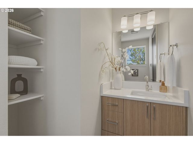 2833 Ne 62nd Ave, Portland, OR 97213