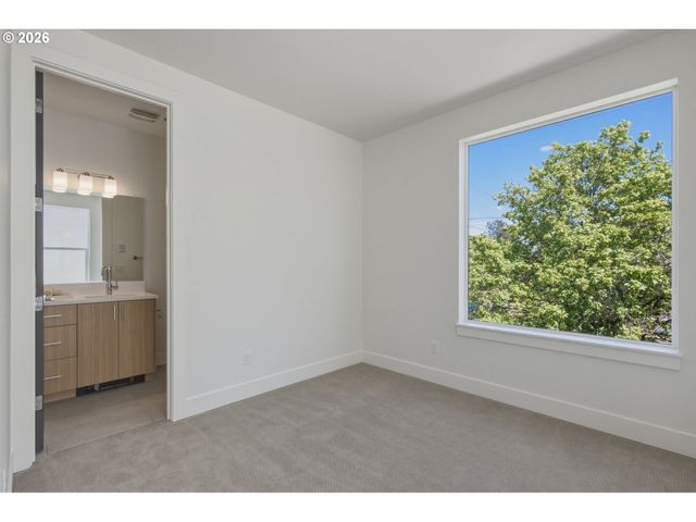 2833 Ne 62nd Ave, Portland, OR 97213