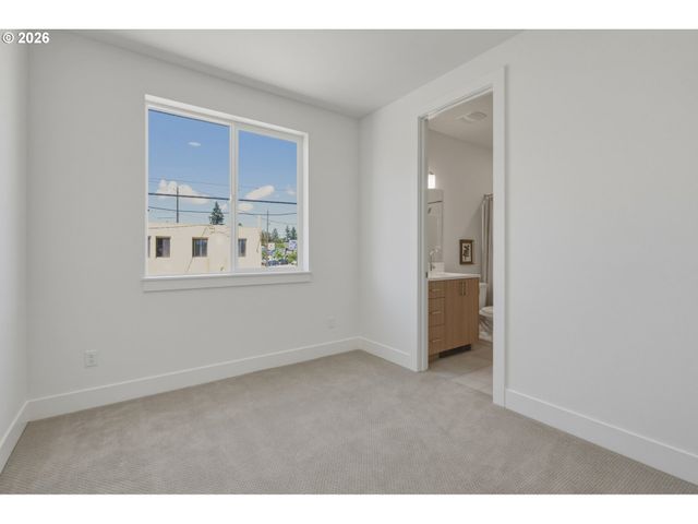 2833 Ne 62nd Ave, Portland, OR 97213