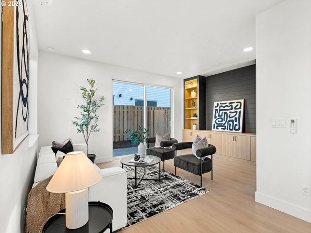 2833 Ne 62nd Ave, Portland, OR 97213