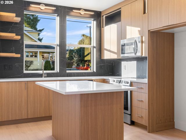 2833 Ne 62nd Ave, Portland, OR 97213