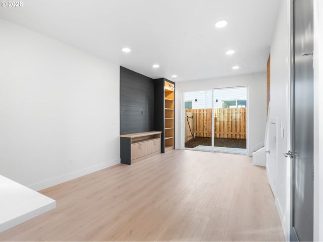 2833 Ne 62nd Ave, Portland, OR 97213