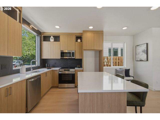 2833 Ne 62nd Ave, Portland, OR 97213