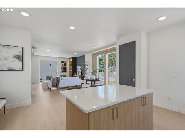 2833 Ne 62nd Ave, Portland, OR 97213