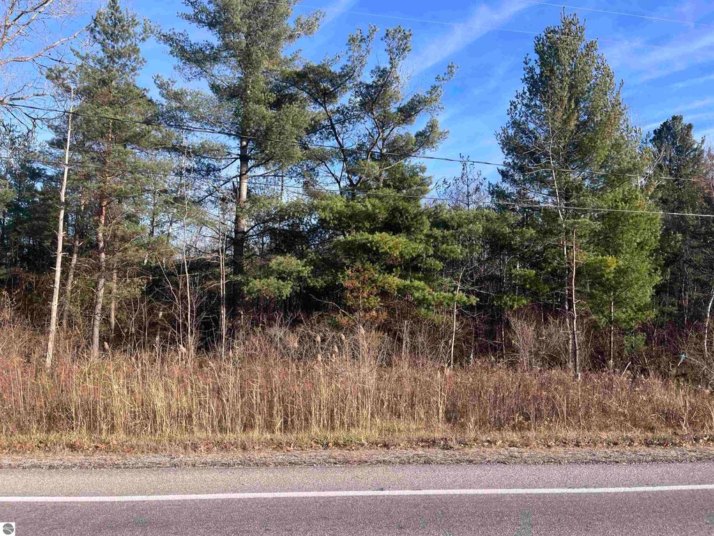 Image 4 of property listing at 35 Wilber Road, Tawas City, MI 48763