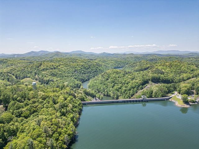 275 Village Road, Murphy, NC 28905