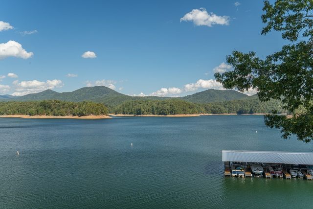 275 Village Road, Murphy, NC 28905