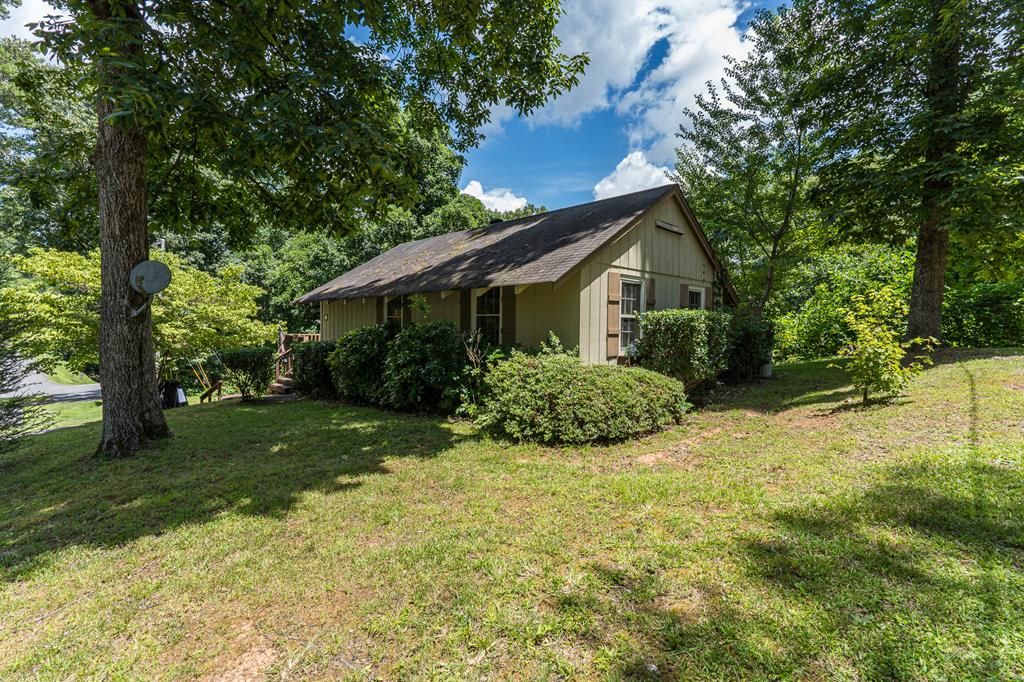 275 Village Road, Murphy, NC 28905