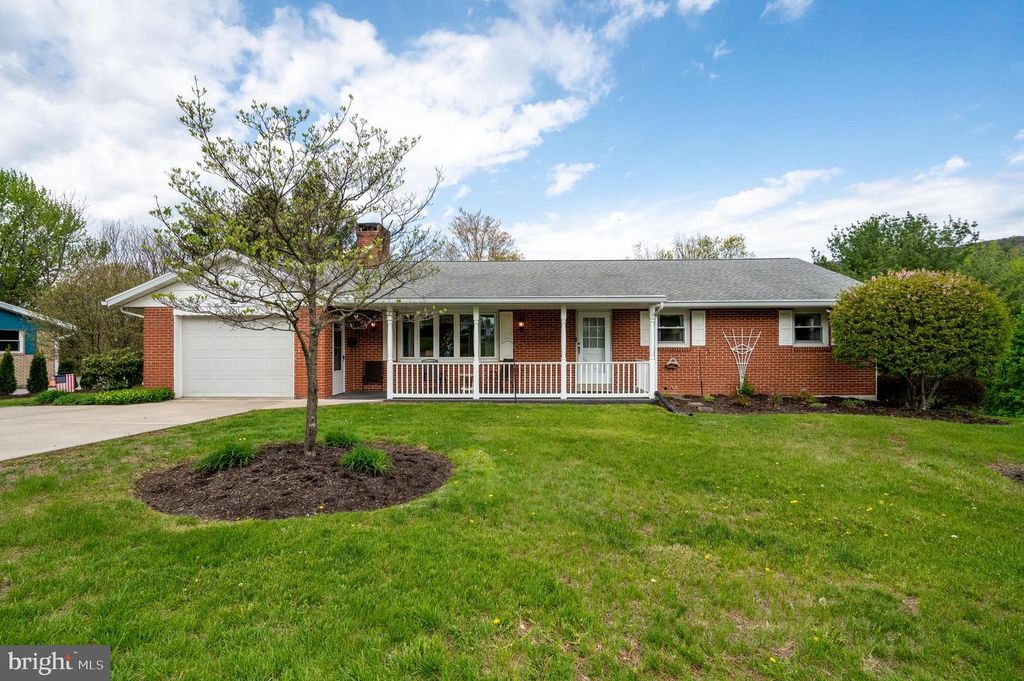 801 N CRESCENT AVE, Hamburg, PA 19526