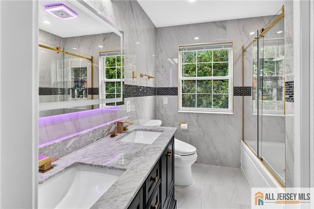 422 Ansley Court, Morganville, NJ 07751