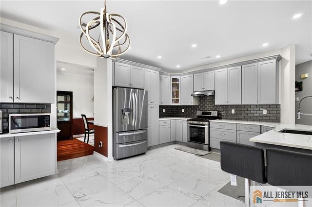 422 Ansley Court, Morganville, NJ 07751