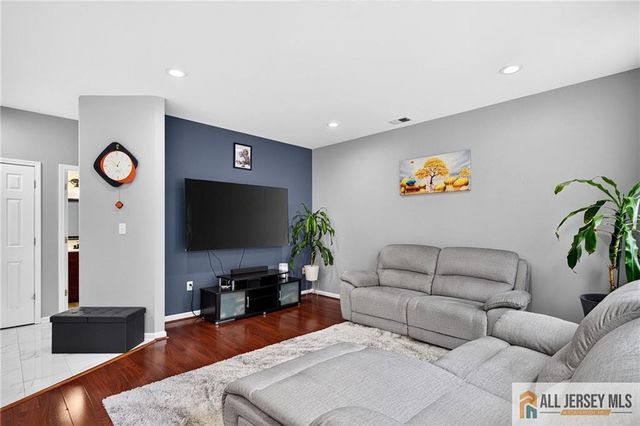 422 Ansley Court, Morganville, NJ 07751
