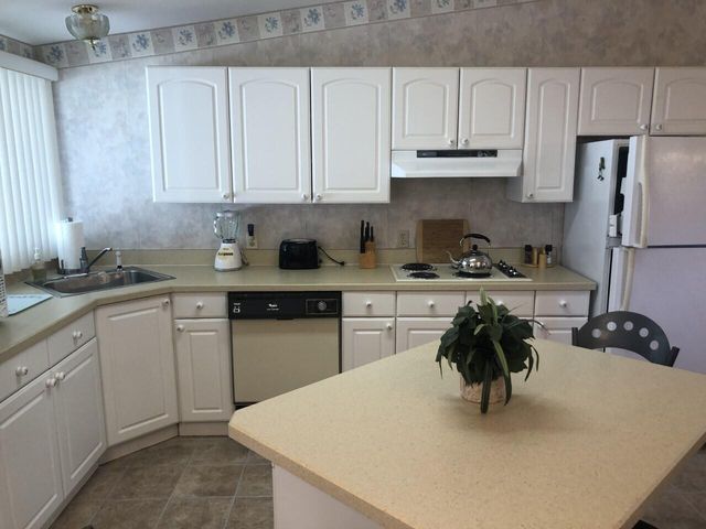 7847 SE Swan Avenue, Hobe Sound, FL 33455