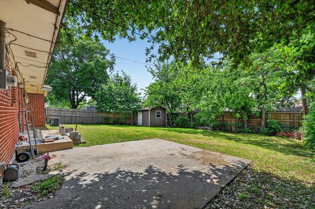 1403 Beacon Hill Drive, Irving, TX 75061