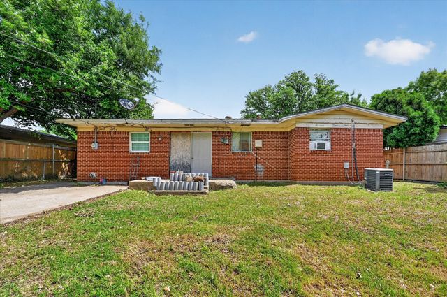 1403 Beacon Hill Drive, Irving, TX 75061