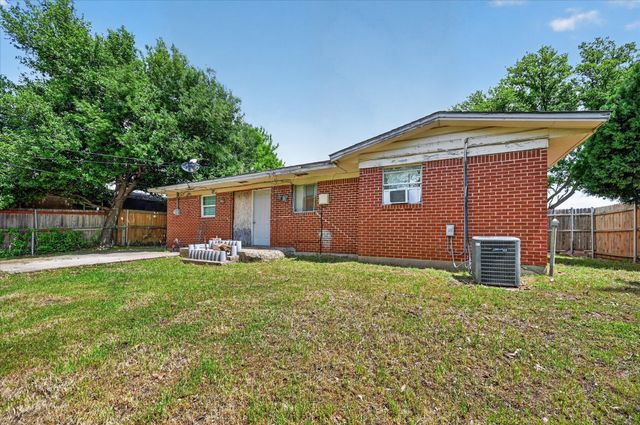 1403 Beacon Hill Drive, Irving, TX 75061