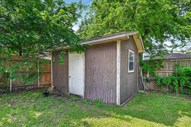 1403 Beacon Hill Drive, Irving, TX 75061