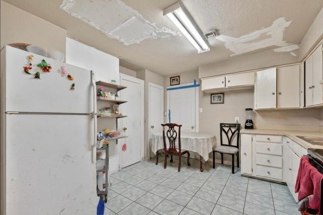1403 Beacon Hill Drive, Irving, TX 75061