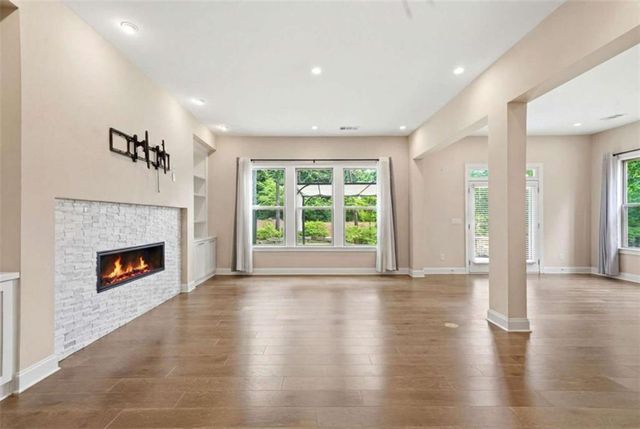 4020 Claiborne Farm Road, Suwanee, GA 30024