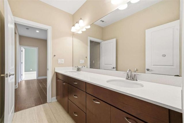 4020 Claiborne Farm Road, Suwanee, GA 30024
