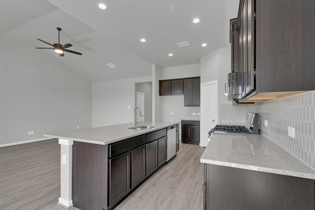 2512 Seneca Lake Dr, Texas City, TX 77568