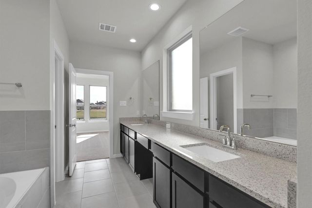 2512 Seneca Lake Dr, Texas City, TX 77568