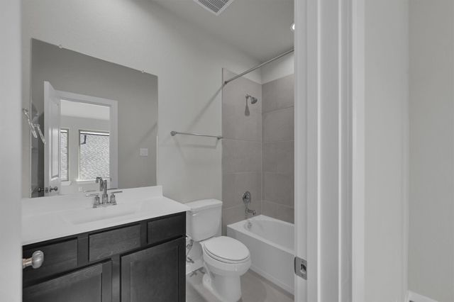 2512 Seneca Lake Dr, Texas City, TX 77568